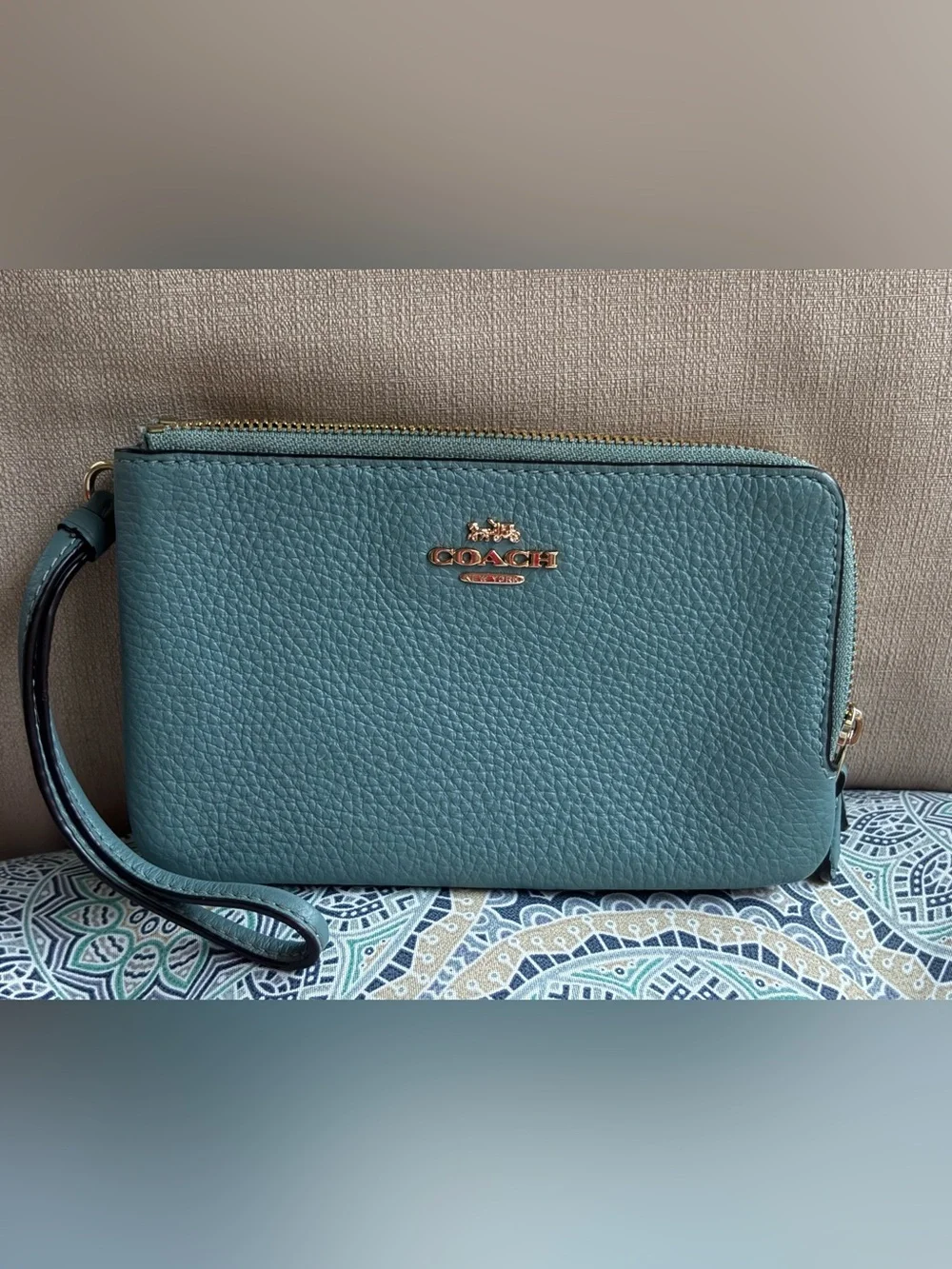 Coach Teal Pebbled Leather Double Zippered Wristlet EUC